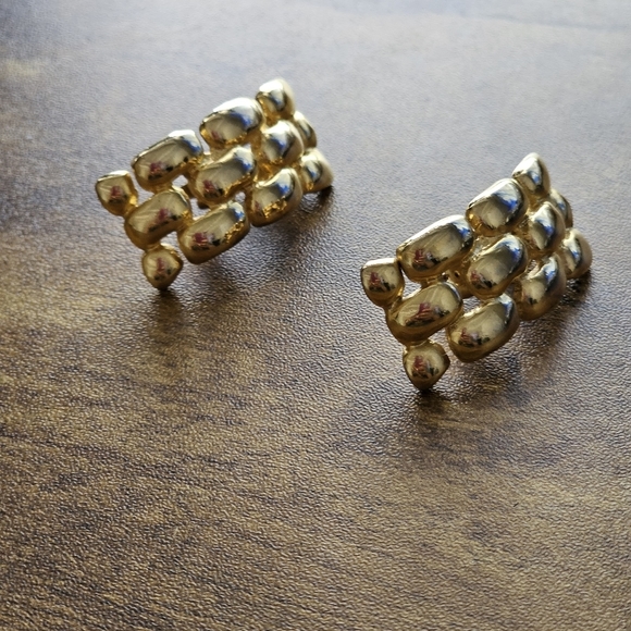 Jewelry - Vintage Panther Link Clip On Earrings